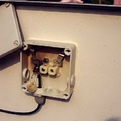 Abgebrannte - defekte Anschlussdose am PV-Modul Isofoton I 110 - Den Modulausfall in der Anschlussdose gefunden